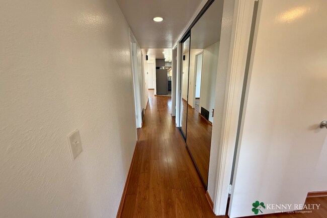 Building Photo - Large 4 Bedroom, 2 Bathroom Home with 2 Car Garage