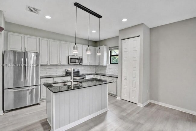 Building Photo - 760 NE 193rd Terrace