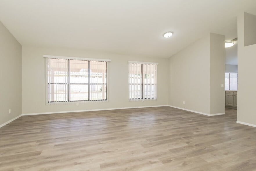 Building Photo - 11205 W Sunflower Pl