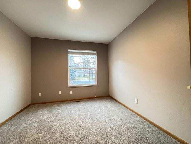 Building Photo - Beautiful home in English Ranch subdivision