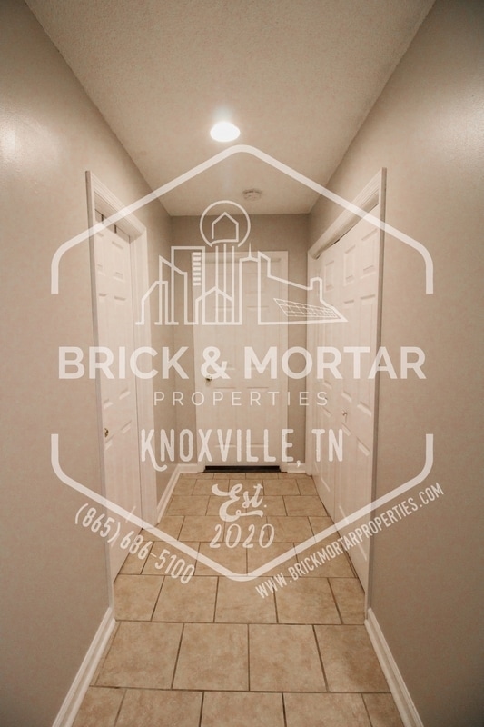 Building Photo - 1006 Davinci Ln