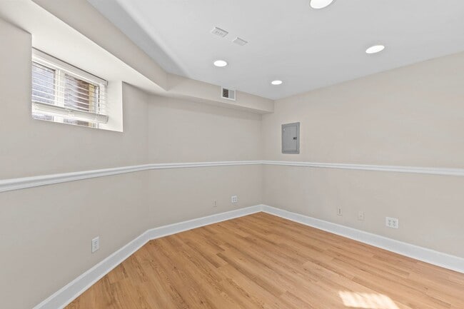 Building Photo - 3534 E Fall Creek Pkwy N Dr