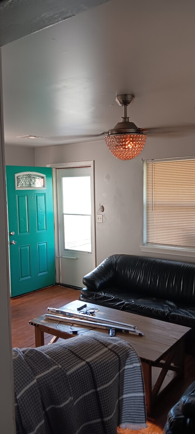 Building Photo - 548 E Woodrow St