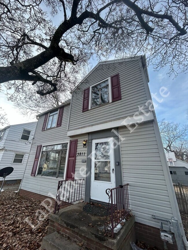 Building Photo - Well-Located 3-Bedroom Home Near Library Village