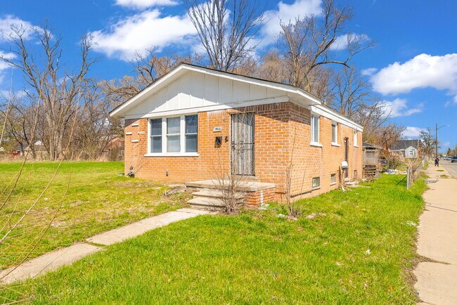 Building Photo - 13900 Sussex St