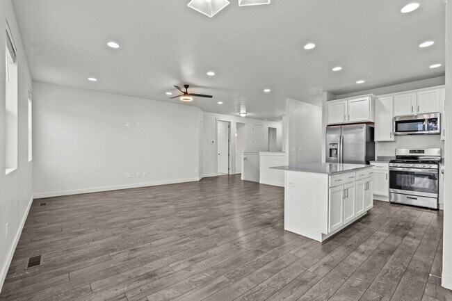 Building Photo - Beautiful 5 Bed / 3 Bath Single-Family Home in Lindon