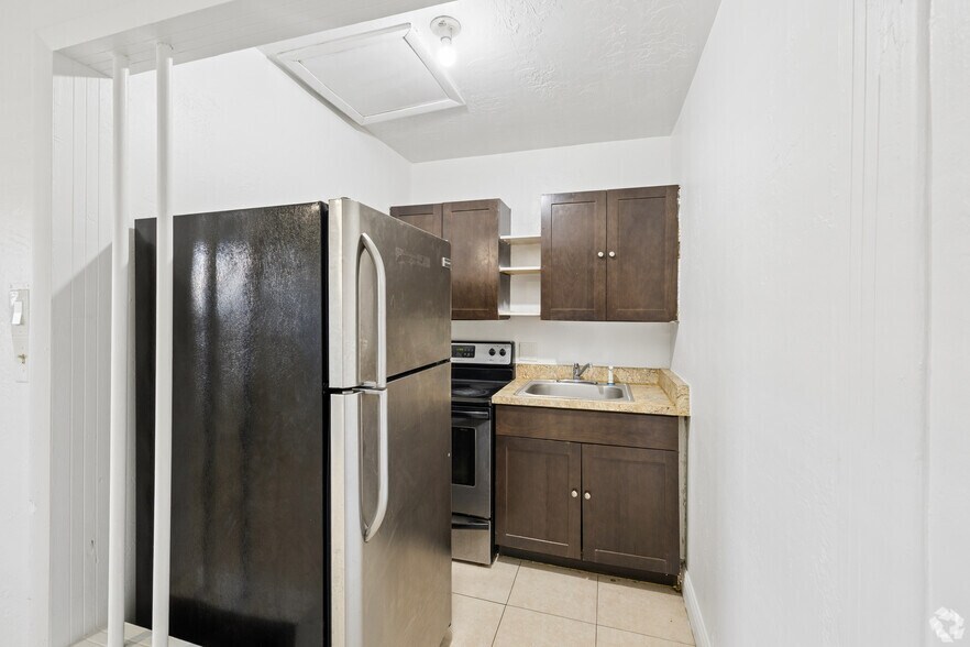 Studio - 500SF - Kitchen - 5932 Pierce St