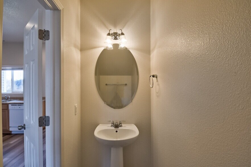 Building Photo - Move-In Ready 2-Bedroom with Central A/C –...