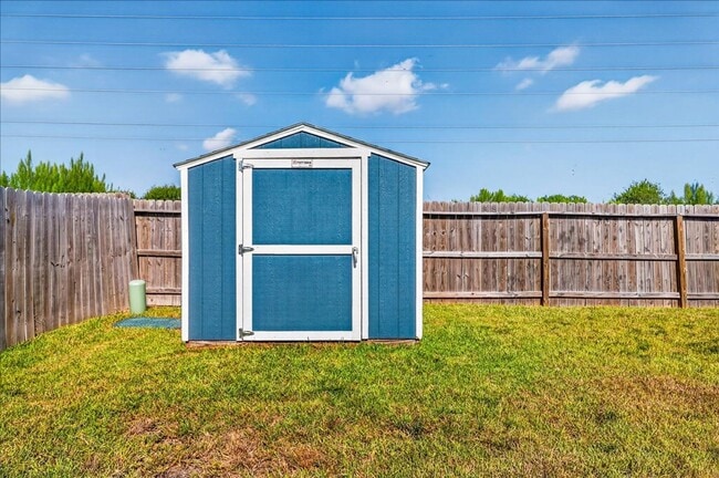 Building Photo - 8133 Cattlemen Dr