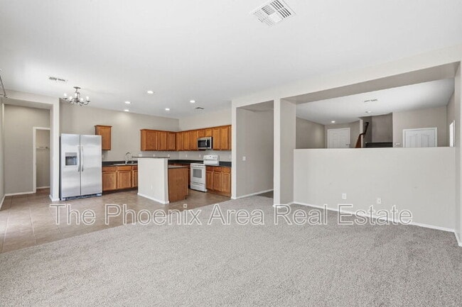 Building Photo - 785 E Desert Moon Trail