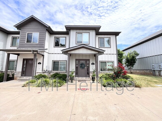 Building Photo - 418 NW Retreat Ln