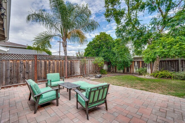 Building Photo - Spacious Home off of Hillsdale with Amazing Kitchen & Backyard! Ready to Rent.