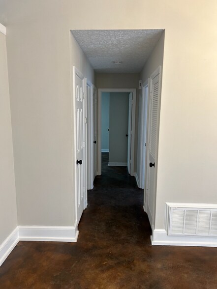 Building Photo - 124 Sunny Hills Dr