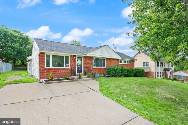 Building Photo - 6206 Hillview Ave