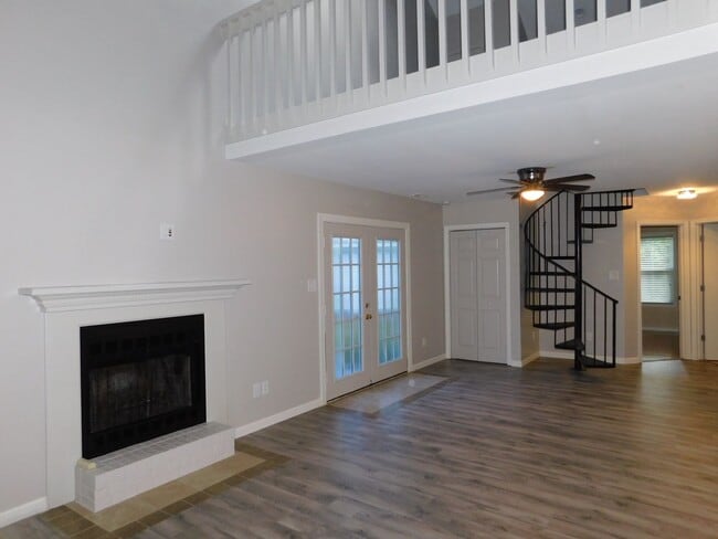 Building Photo - REMODLED