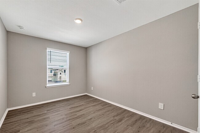 Building Photo - 14529 Lily Plns Dr