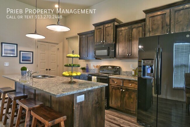 Building Photo - Reserve Townhome - Available June 9th