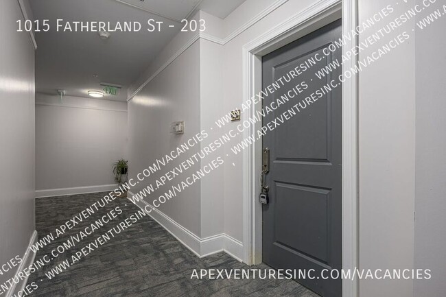 Building Photo - East Nashville 2 bed/2 bath condo