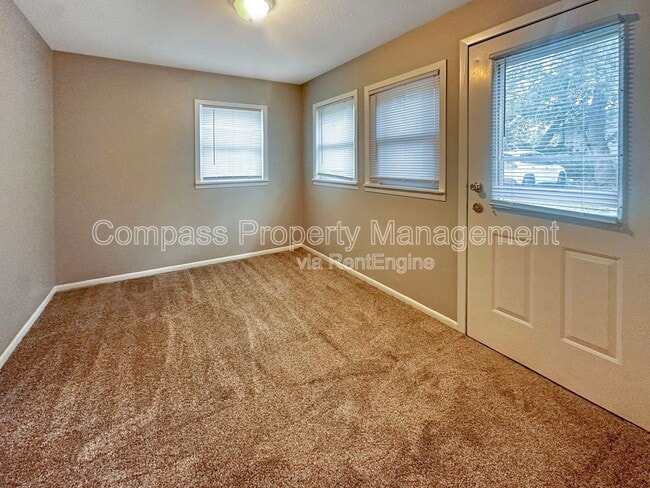 Building Photo - 142 Page St NE