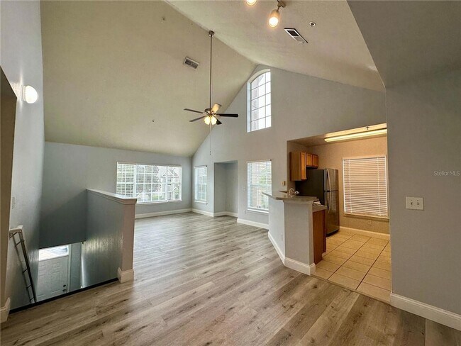 Building Photo - 9141 Lee Vista Blvd