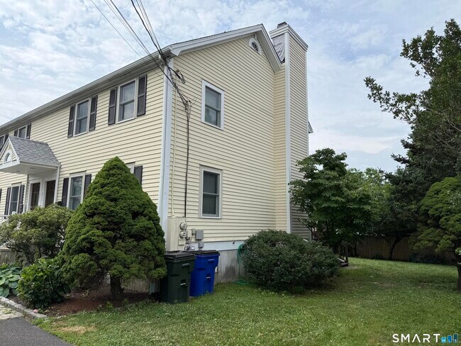 Building Photo - 211 Hunyadi Ave