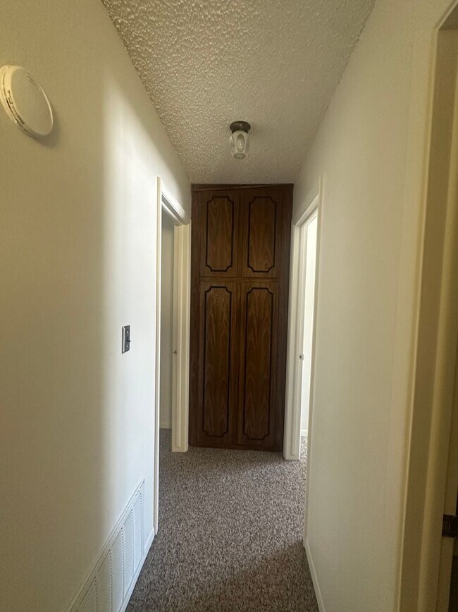 Building Photo - Charming unit in Kalispell Duplex