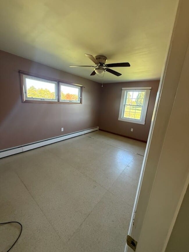 Building Photo - Three Bedroom Single Family House for Rent...