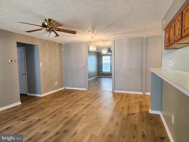 Building Photo - 16 Laurel Path Ct