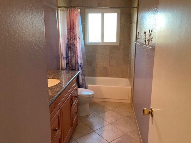 Building Photo - Available Now ~ Beautiful 4 bed/3 bath Home in Novato ~ Views ~ 2 Level