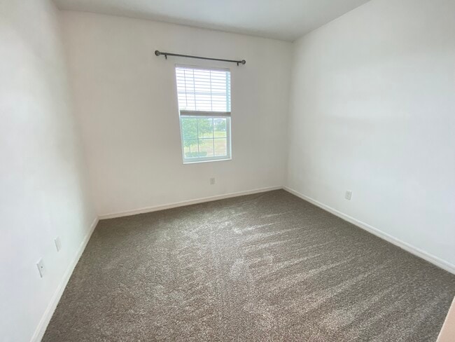 Building Photo - 2217 Sedge Grass Wy