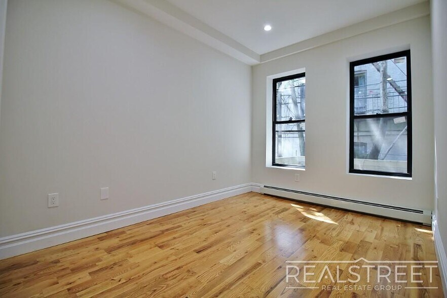 Building Photo - 3 Bed in Crown Heights