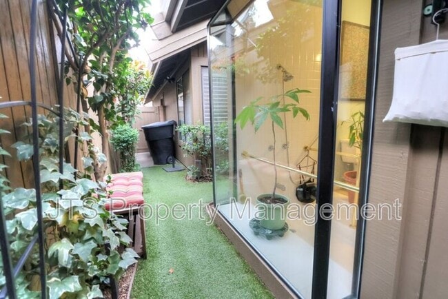 Building Photo - 2010 Promontory Point Ln