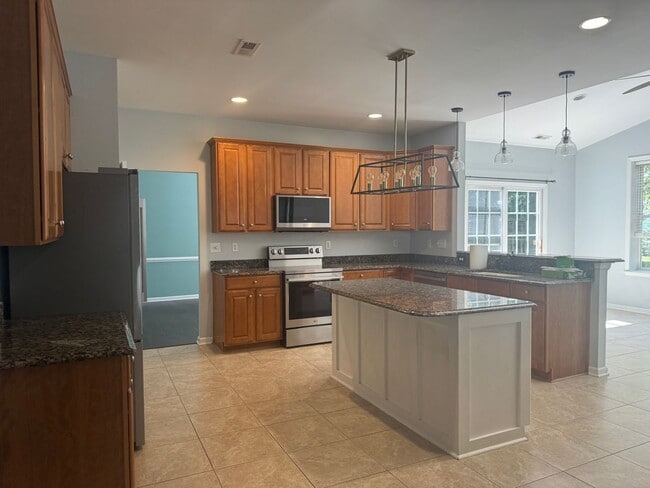 Building Photo - 800 Pinkney Pl