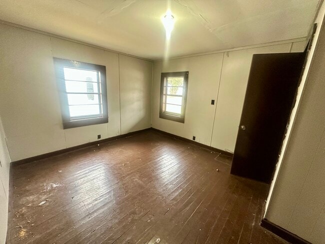 Building Photo - 1119 20th St N