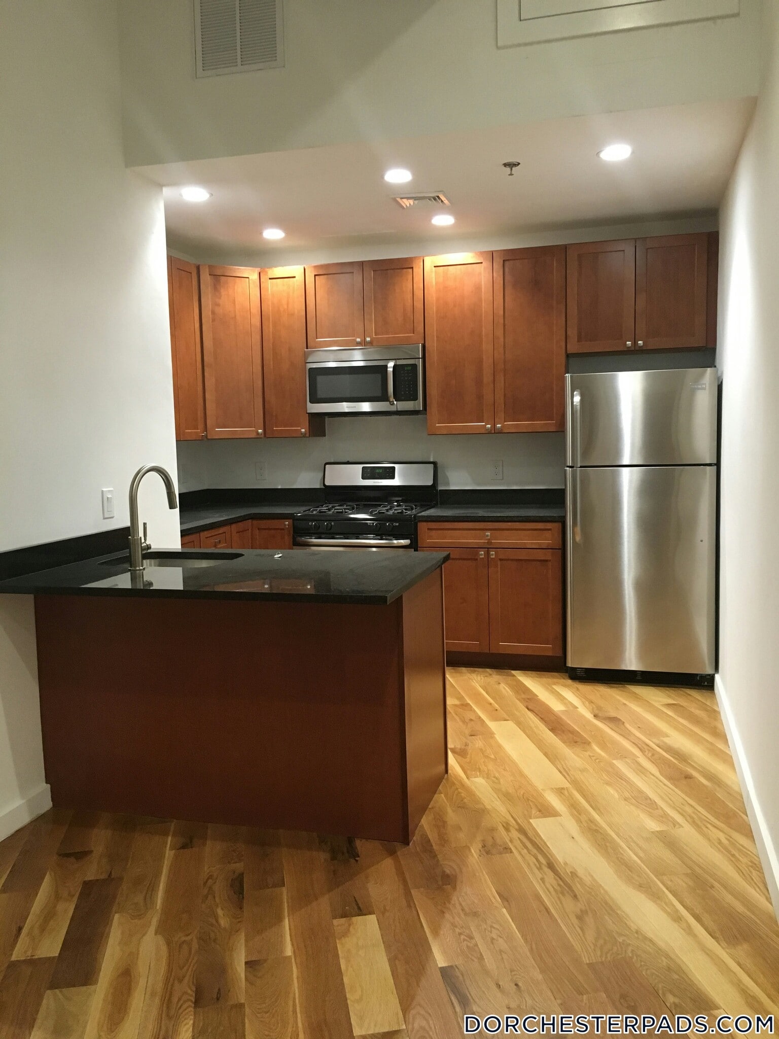 Building Photo - 600 Columbia Rd