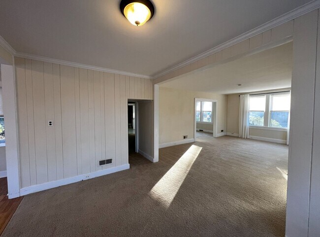 Building Photo - FOR RENT IN ARDMORE!!