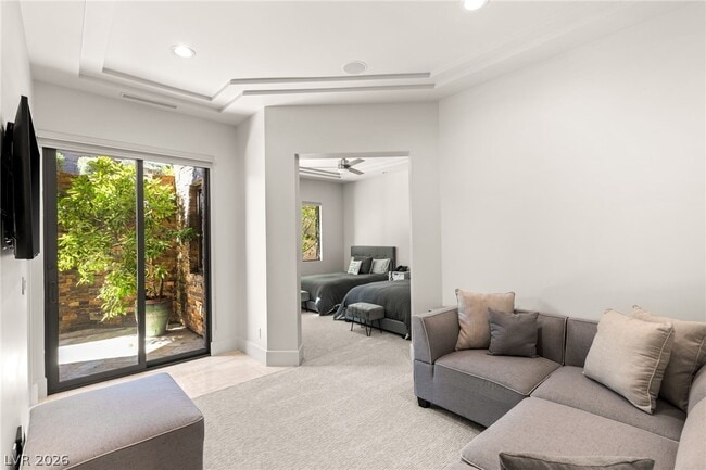 Building Photo - 2 Castle Oaks Ct