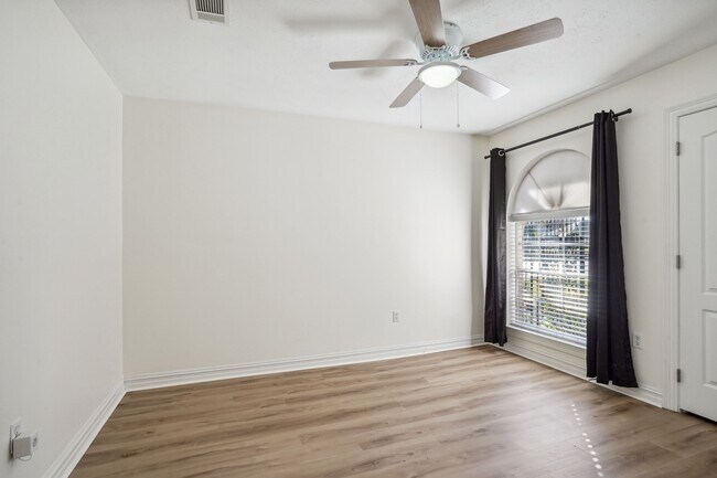 Building Photo - 2 Schill Ave