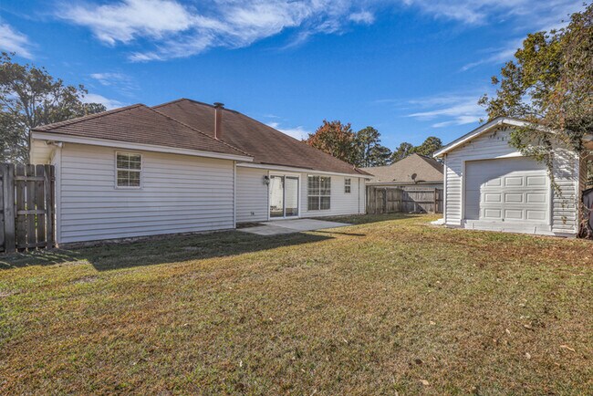 Building Photo - 10 Chamois Ct