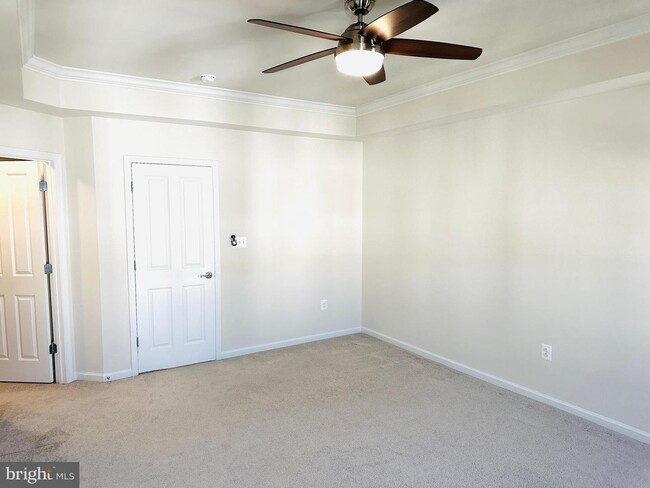 Building Photo - 13817 Byrne Park Dr