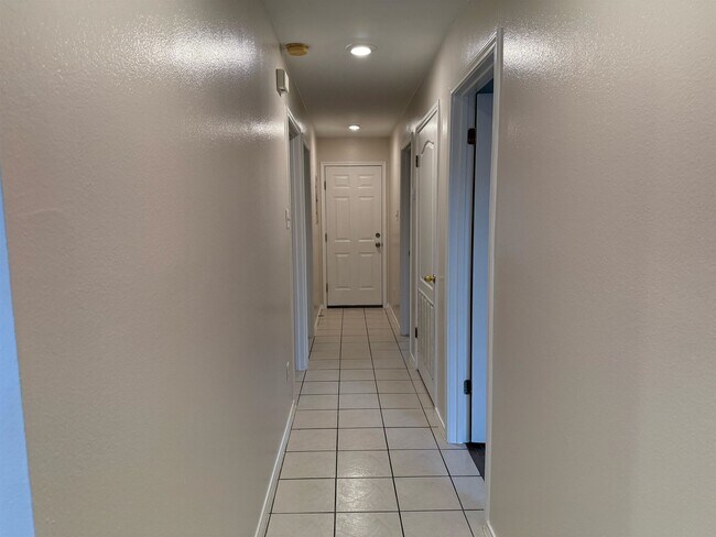 Building Photo - 506 Shiloh Dr
