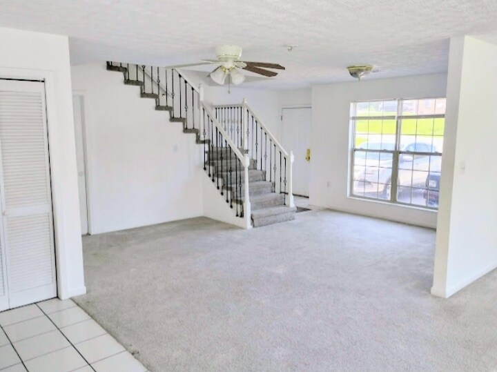 Building Photo - 1607 Meadow Spring Dr