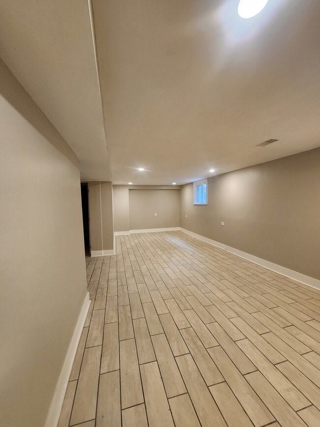 Building Photo - 8000 S Woodlawn Ave