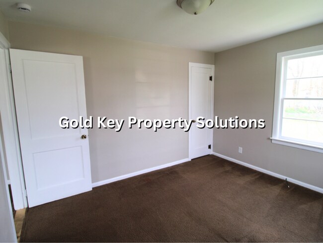 Building Photo - Remodeled 2 BR 1BA House with Garage (NO SECTION 8)