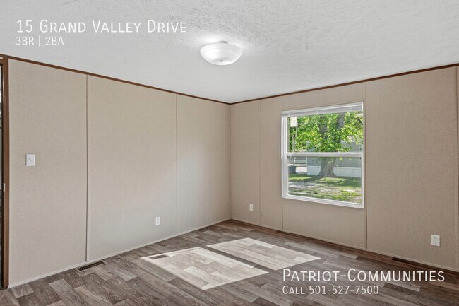 Building Photo - 15 Grand Valley Dr