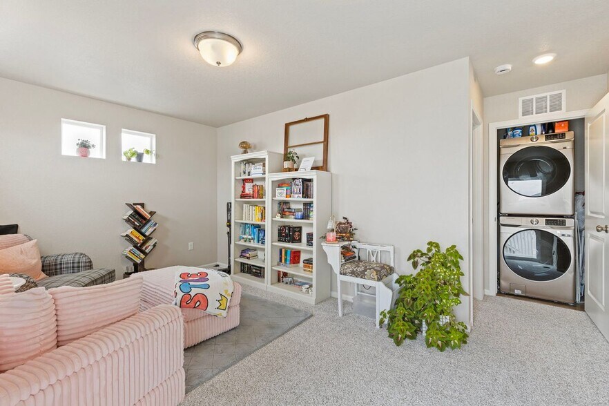 Building Photo - 9440 Oro City Loop