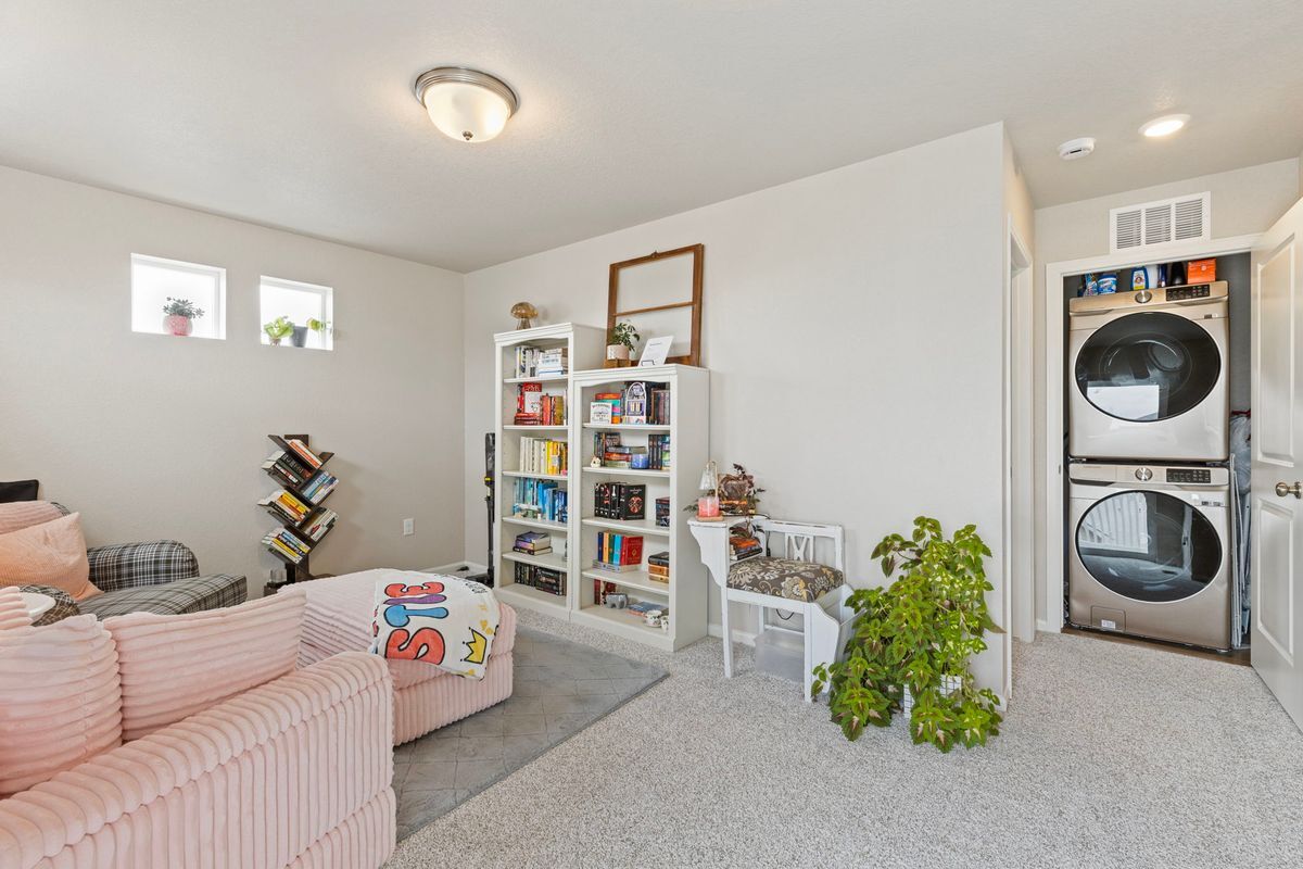 Building Photo - 9440 Oro City Loop