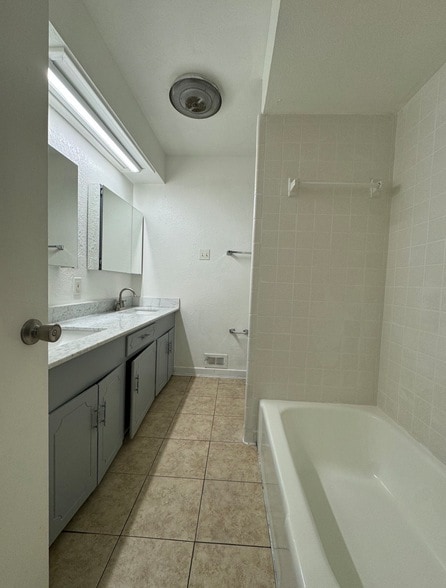 Building Photo - 7747 Dentcrest Dr