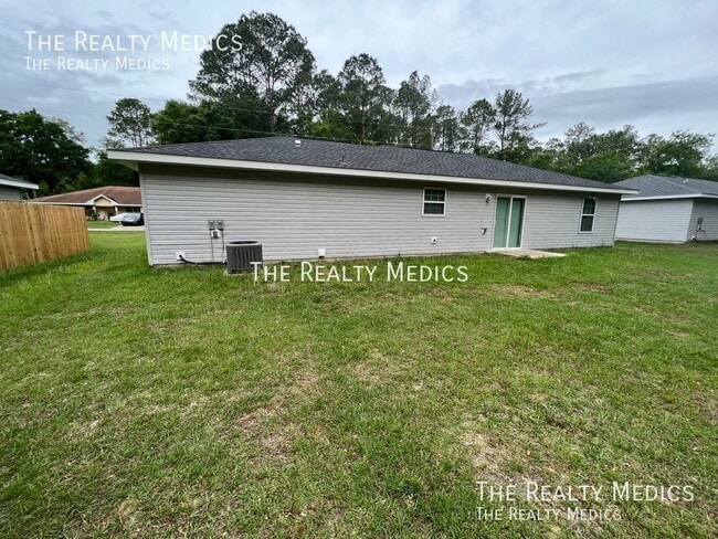 Building Photo - 5805 NW 60th Terrace