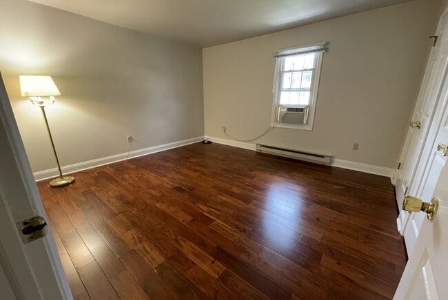 Building Photo - 534 Nicholas Ave